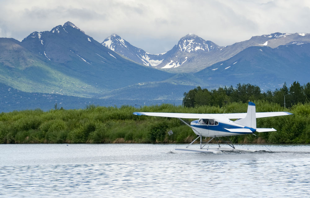 Alaskan bush plane for Alaskan fly-in fishing lodge